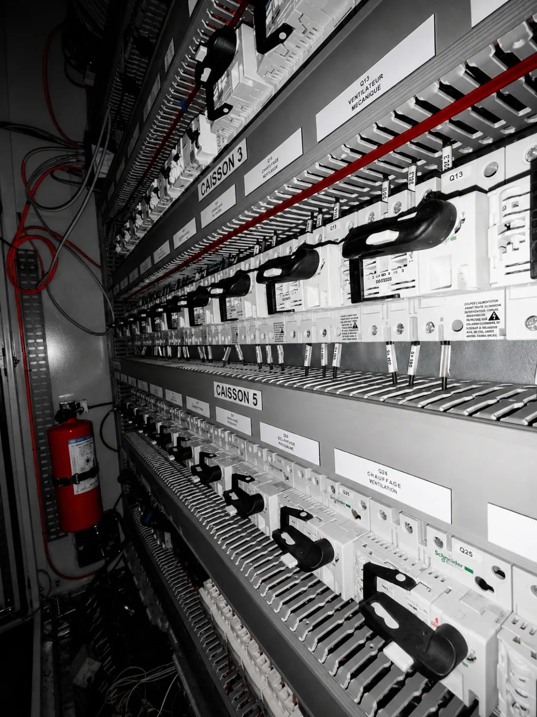 Tube de détection dans une armoire électrique industrielle; La détection se fera au plus près des composants