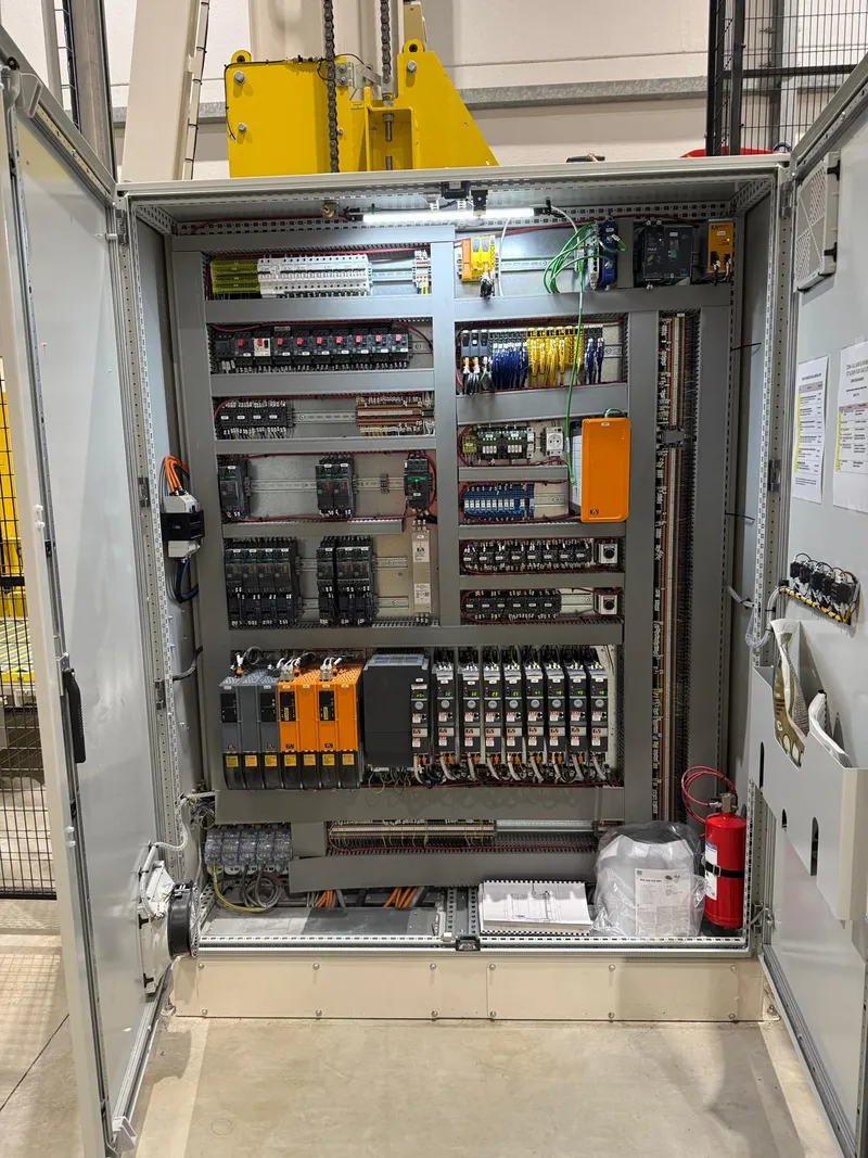 Armoire entièrement équipée du système Reflexofeu 2m3 avec tube détecteur et tête sprinkler à 68°C